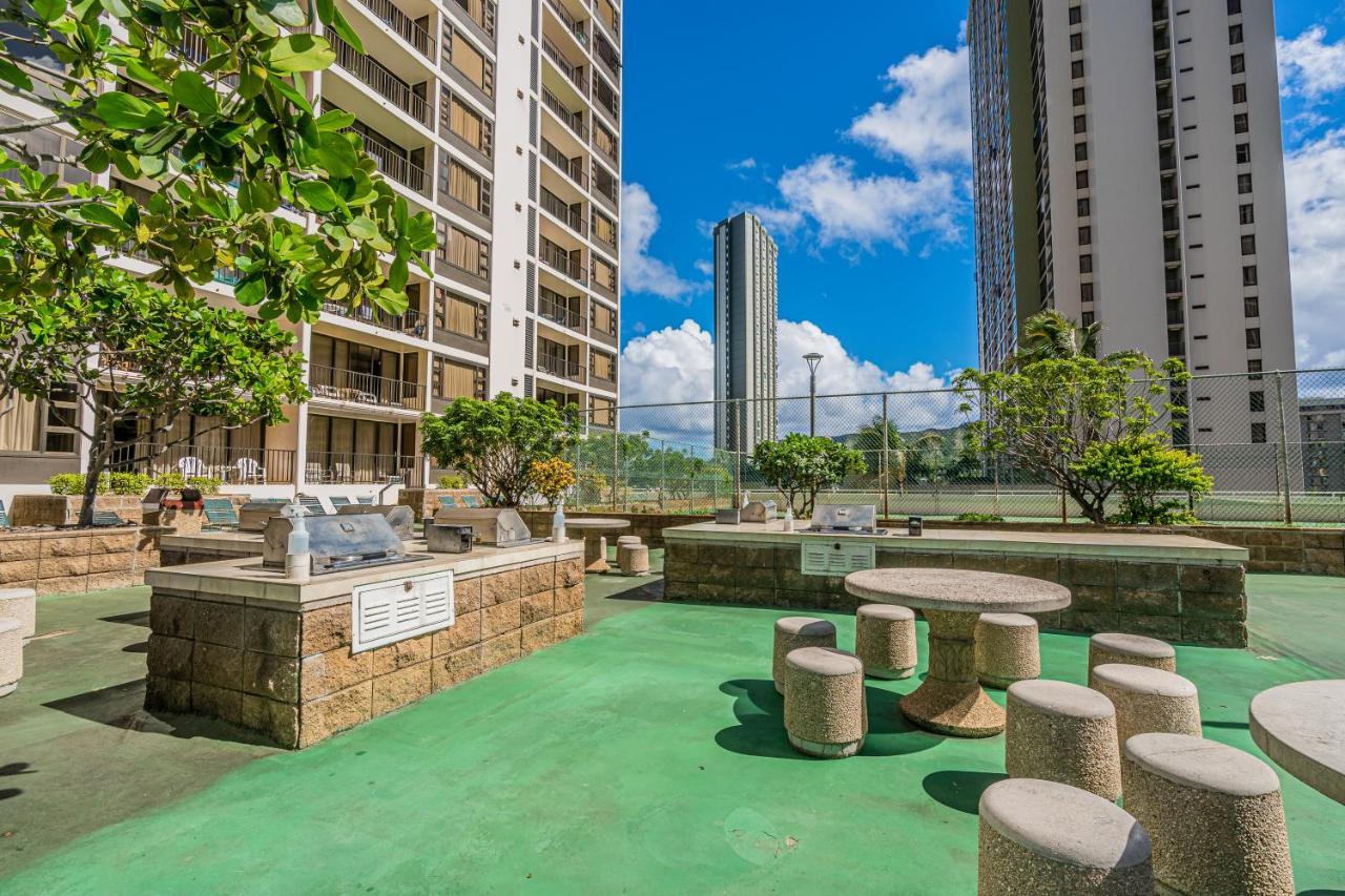 Waikiki Banyan, Pool, Parking, Sauna, Jacuzzi, WiFi, BBQ, AC, Honolulu Bagian luar foto