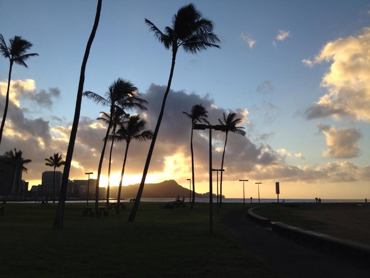 Waikiki Banyan, Pool, Parking, Sauna, Jacuzzi, WiFi, BBQ, AC, Honolulu Bagian luar foto
